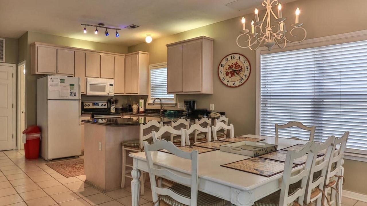 Biglows Bungalow - About A Quarter Mile To Private Neighborhood Beach Access, Pet Friendly, Community Pool Destin Buitenkant foto